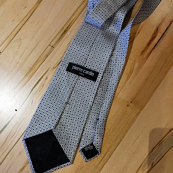 ELEGANT PIERRE CARDIN Paris 100% Silk Tie Made in USA EUC 4 x 57 - Picture 4 of 4